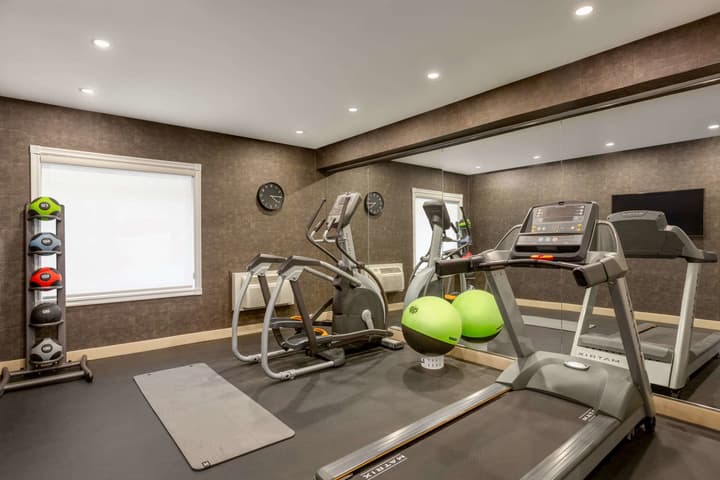 Days Inn by Wyndham Toronto West Mississauga