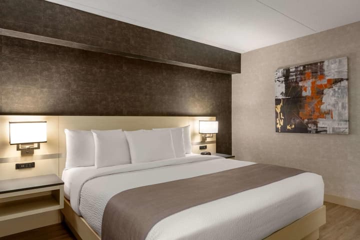 Days Inn by Wyndham Toronto West Mississauga