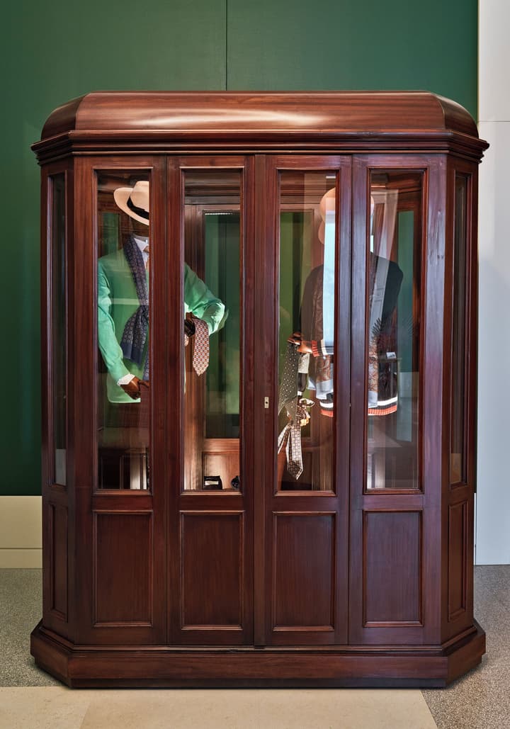 De Bonart Naples, Curio Collection by Hilton