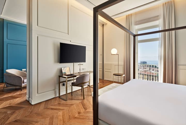 De Bonart Naples, Curio Collection by Hilton