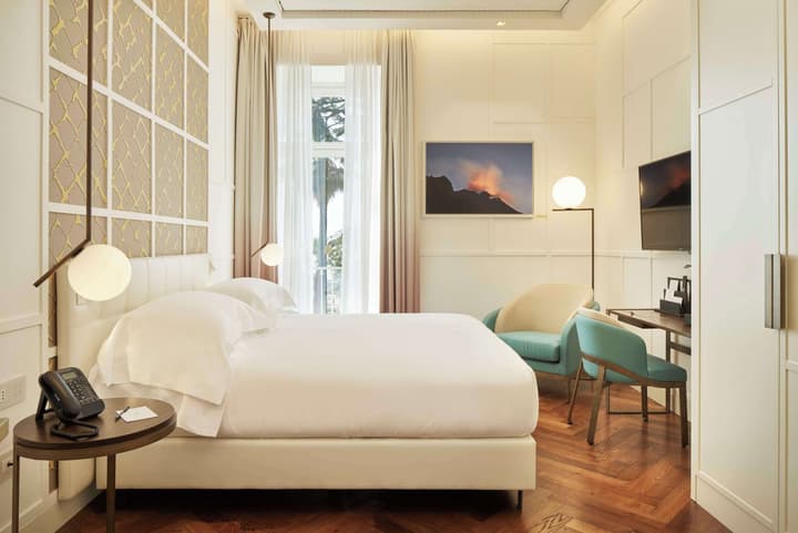 De Bonart Naples, Curio Collection by Hilton
