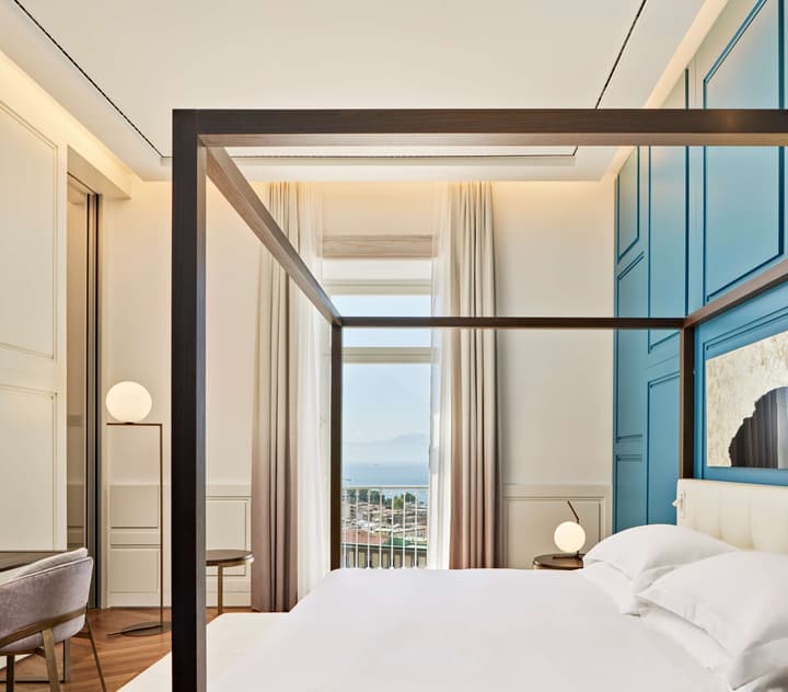 De Bonart Naples, Curio Collection by Hilton