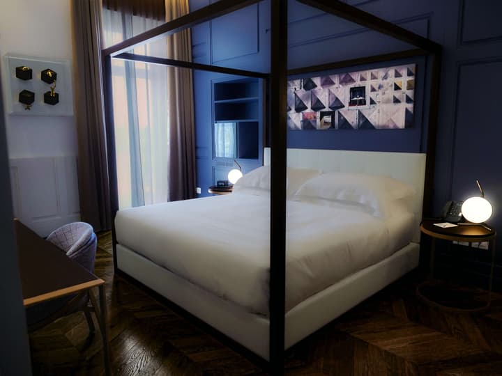 De Bonart Naples, Curio Collection by Hilton