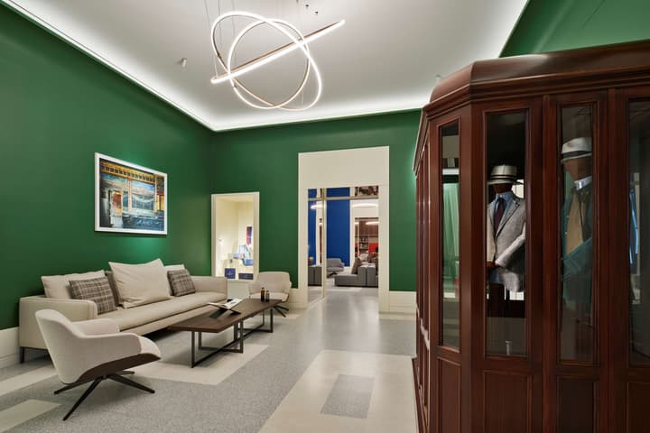 De Bonart Naples, Curio Collection by Hilton