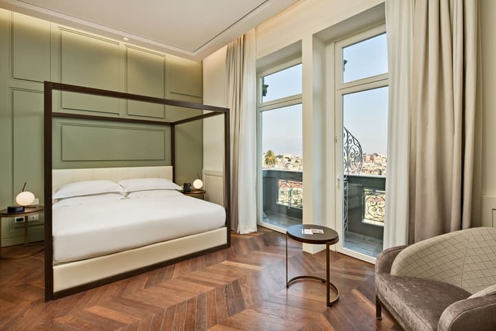 De Bonart Naples, Curio Collection by Hilton