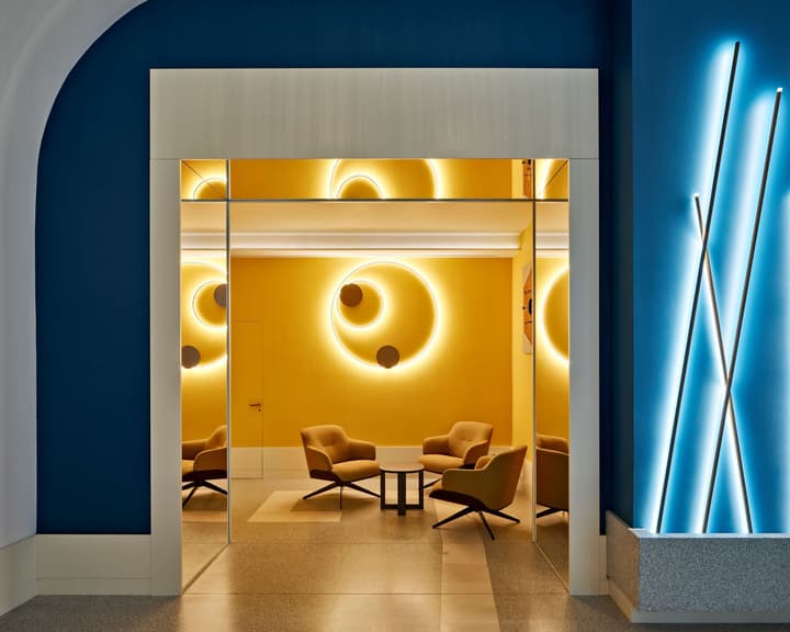 De Bonart Naples, Curio Collection by Hilton