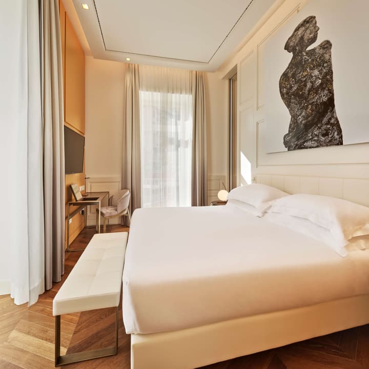 De Bonart Naples, Curio Collection by Hilton