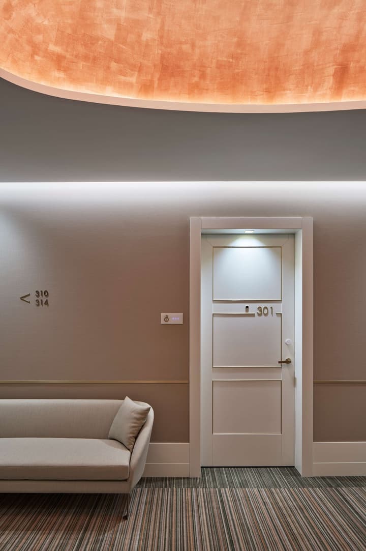 De Bonart Naples, Curio Collection by Hilton