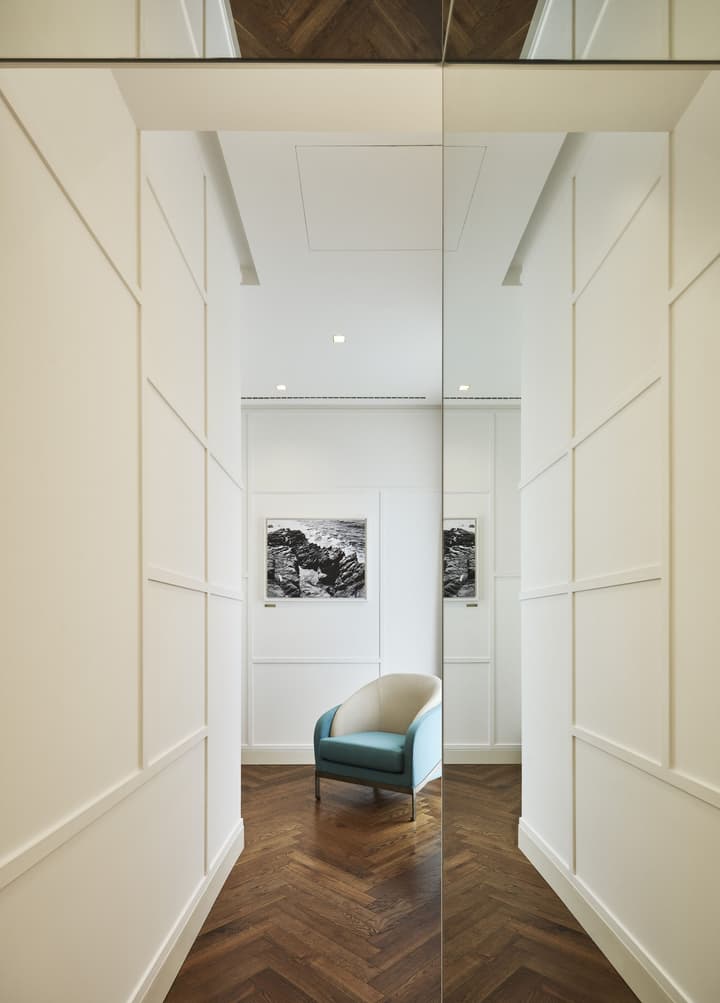 De Bonart Naples, Curio Collection by Hilton