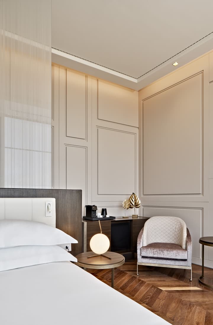 De Bonart Naples, Curio Collection by Hilton