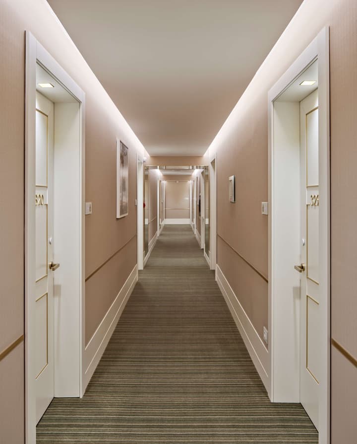 De Bonart Naples, Curio Collection by Hilton
