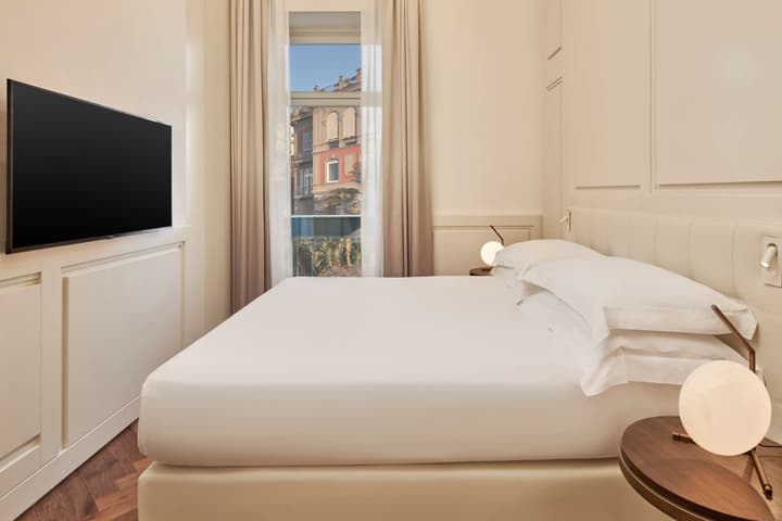 De Bonart Naples, Curio Collection by Hilton