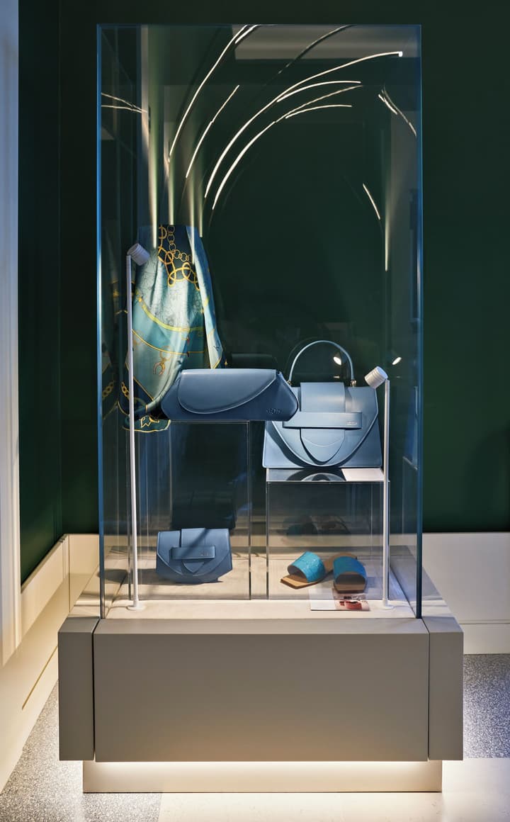 De Bonart Naples, Curio Collection by Hilton