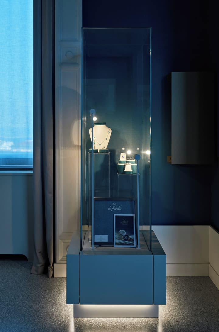De Bonart Naples, Curio Collection by Hilton