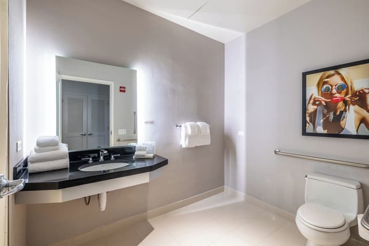 The Chicago Hotel Collection - Magnificent Mile