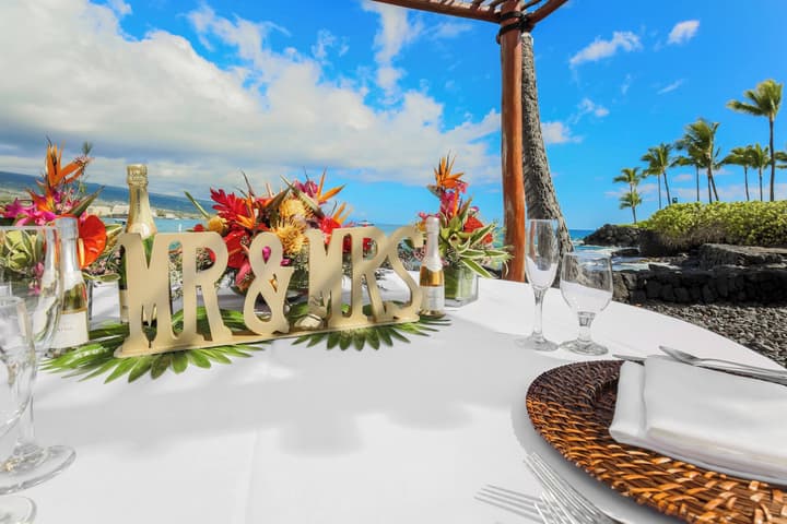 Courtyard by Marriott King Kamehameha's Kona Beach Hotel