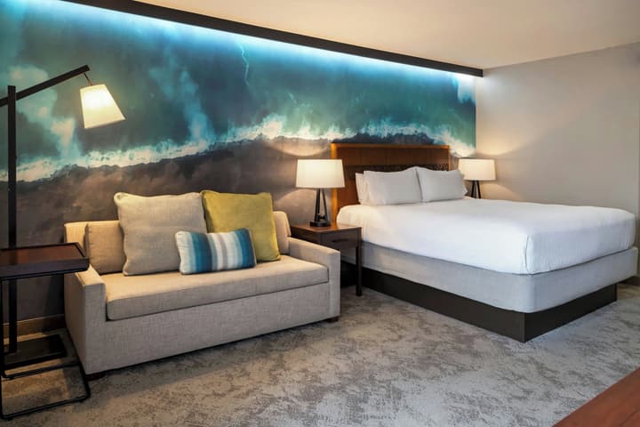 Courtyard by Marriott King Kamehameha's Kona Beach Hotel