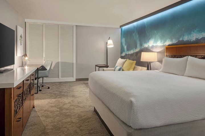 Courtyard by Marriott King Kamehameha's Kona Beach Hotel