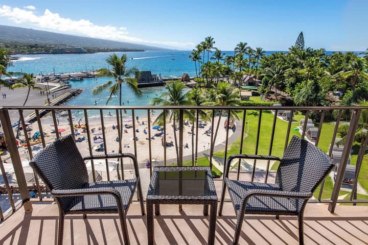 Courtyard by Marriott King Kamehameha's Kona Beach Hotel