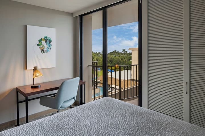 Courtyard by Marriott King Kamehameha's Kona Beach Hotel