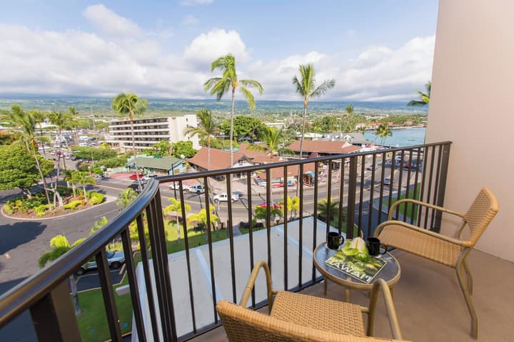 Courtyard by Marriott King Kamehameha's Kona Beach Hotel