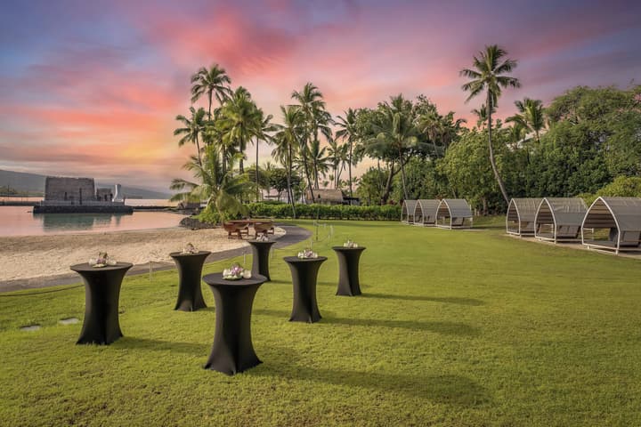 Courtyard by Marriott King Kamehameha's Kona Beach Hotel