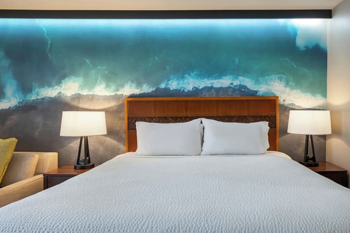 Courtyard by Marriott King Kamehameha's Kona Beach Hotel