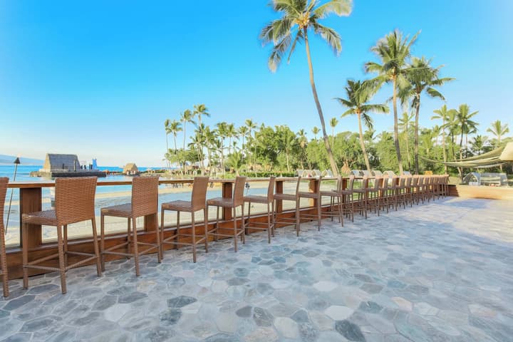 Courtyard by Marriott King Kamehameha's Kona Beach Hotel