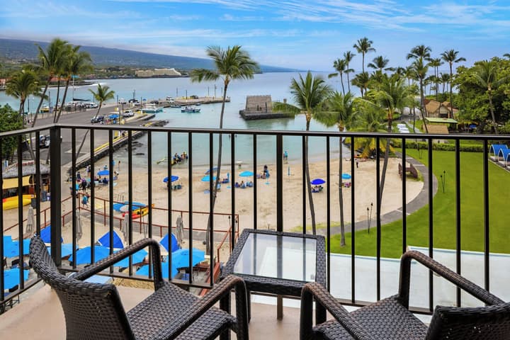 Courtyard by Marriott King Kamehameha's Kona Beach Hotel