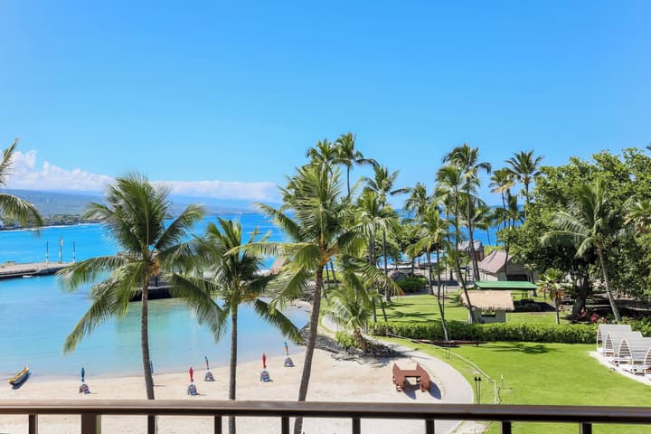 Courtyard by Marriott King Kamehameha's Kona Beach Hotel