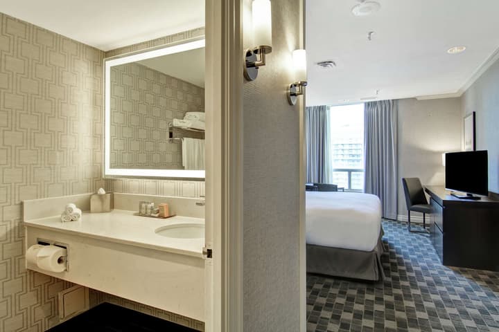 DoubleTree by Hilton Hotel Toronto Downtown