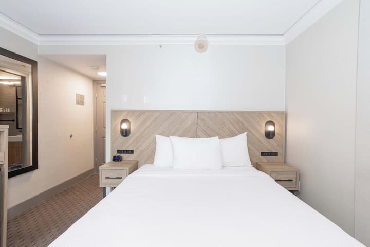 Sandman Signature Vancouver Downtown Hotel
