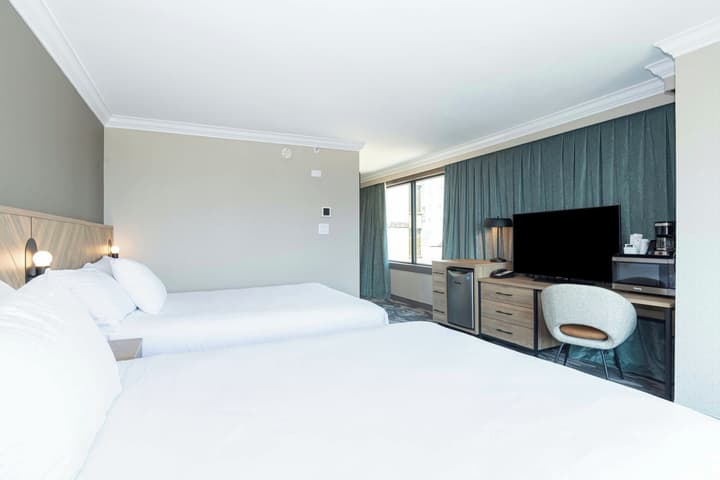 Sandman Signature Vancouver Downtown Hotel