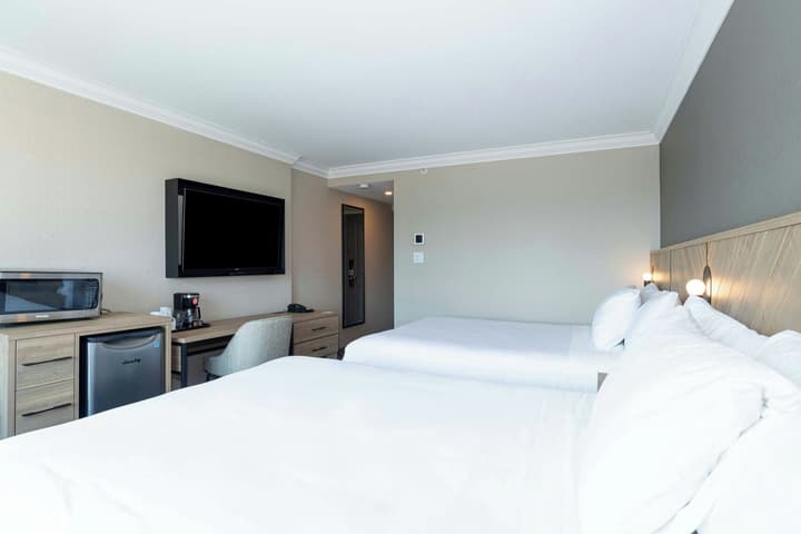 Sandman Signature Vancouver Downtown Hotel