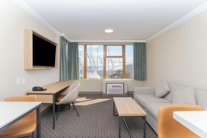 Sandman Signature Vancouver Downtown Hotel
