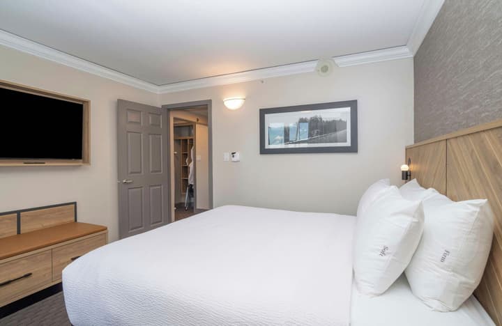 Sandman Signature Vancouver Downtown Hotel