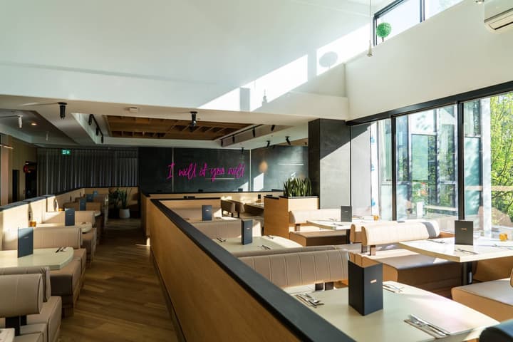 Sandman Signature Vancouver Downtown Hotel