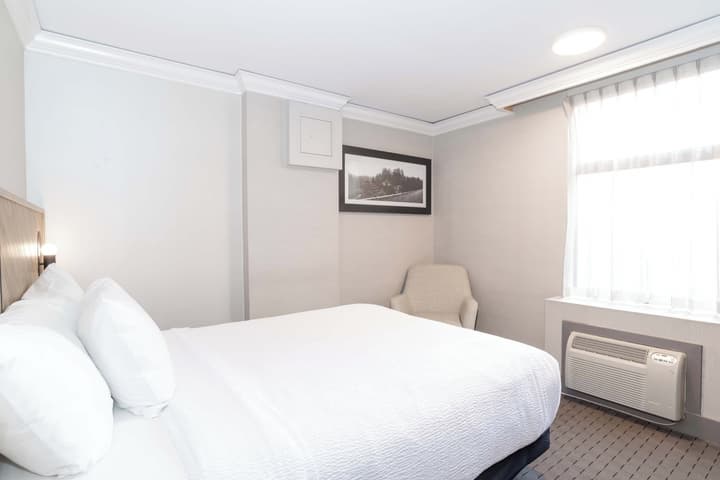 Sandman Signature Vancouver Downtown Hotel