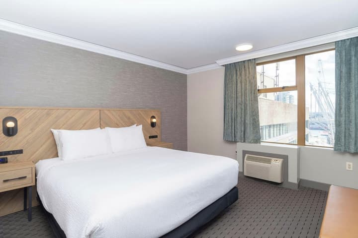 Sandman Signature Vancouver Downtown Hotel