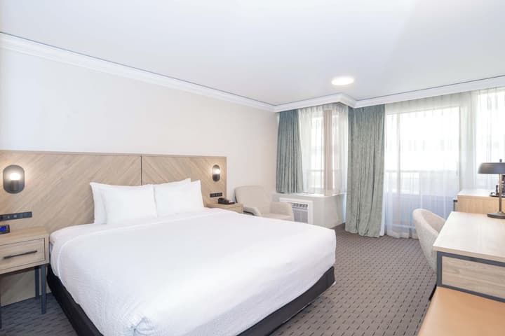 Sandman Signature Vancouver Downtown Hotel