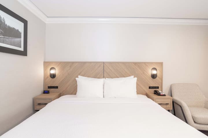 Sandman Signature Vancouver Downtown Hotel