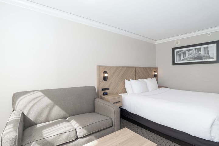 Sandman Signature Vancouver Downtown Hotel