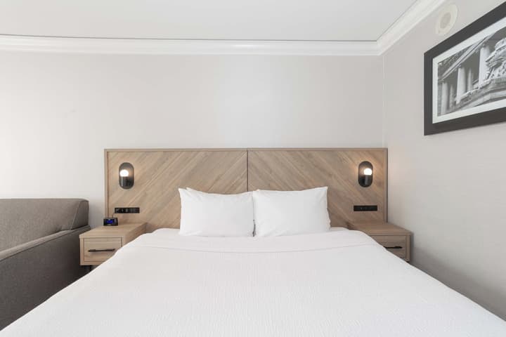 Sandman Signature Vancouver Downtown Hotel