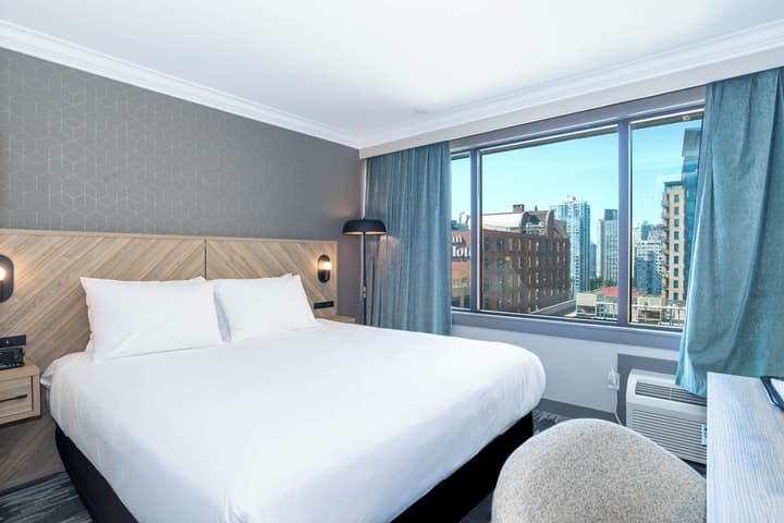 Sandman Signature Vancouver Downtown Hotel