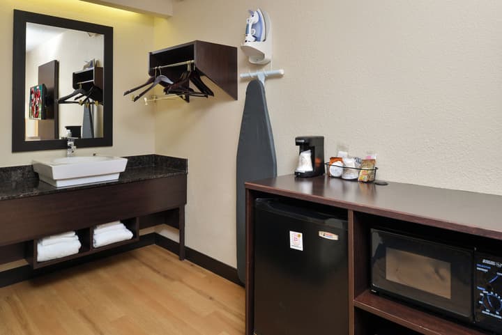 Red Roof Inn PLUS+ Secaucus - Meadowlands - NYC