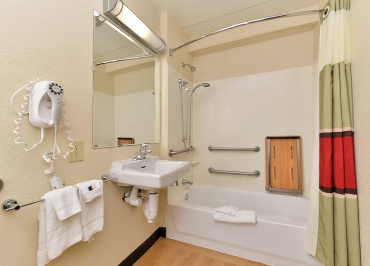 Red Roof Inn PLUS+ Secaucus - Meadowlands - NYC