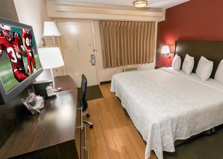 Red Roof Inn PLUS+ Secaucus - Meadowlands - NYC