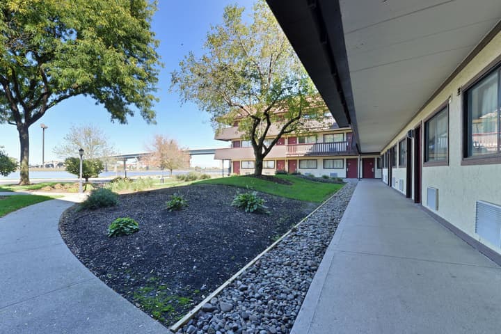 Red Roof Inn PLUS+ Secaucus - Meadowlands - NYC