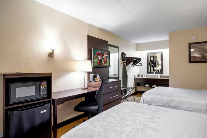 Red Roof Inn PLUS+ Secaucus - Meadowlands - NYC
