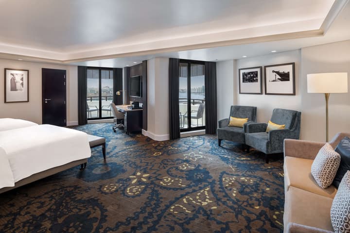 Radisson Blu Hotel, Dubai Deira Creek